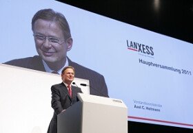 Lanxess očekává v roce 2011 rekordní výsledky